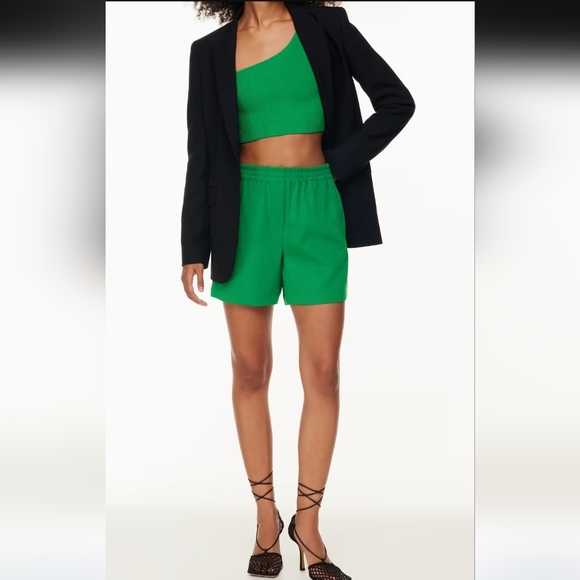 Aritzia Babaton Deakin 5" Shorts, Matte Crepe Texture, Pearl, Small, Like New - Picture 14 of 16